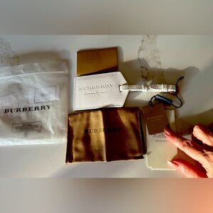 Burberry London, LINDALE luggage tag, pebbled, leather, new with tags, white‎